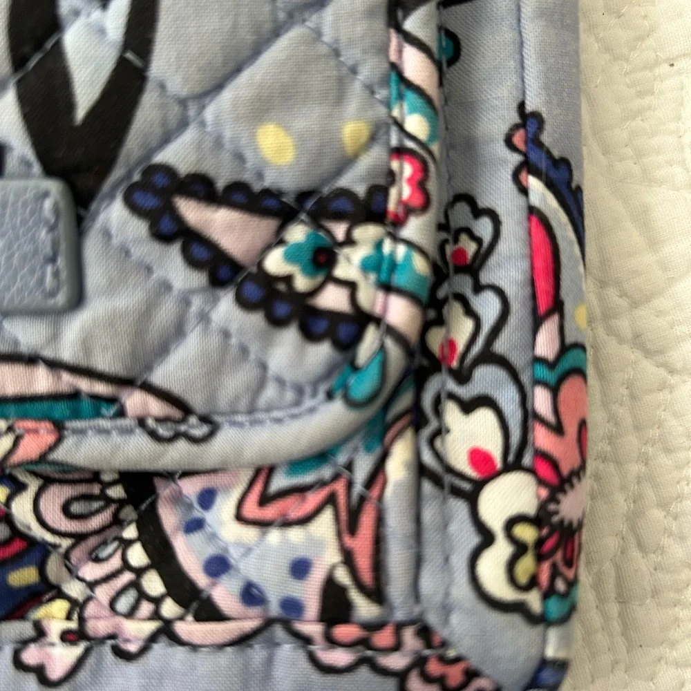 Vera Bradley RFID crossbody bag in Makani paisley pattern. Nice used shape! - Picture 5 of 15